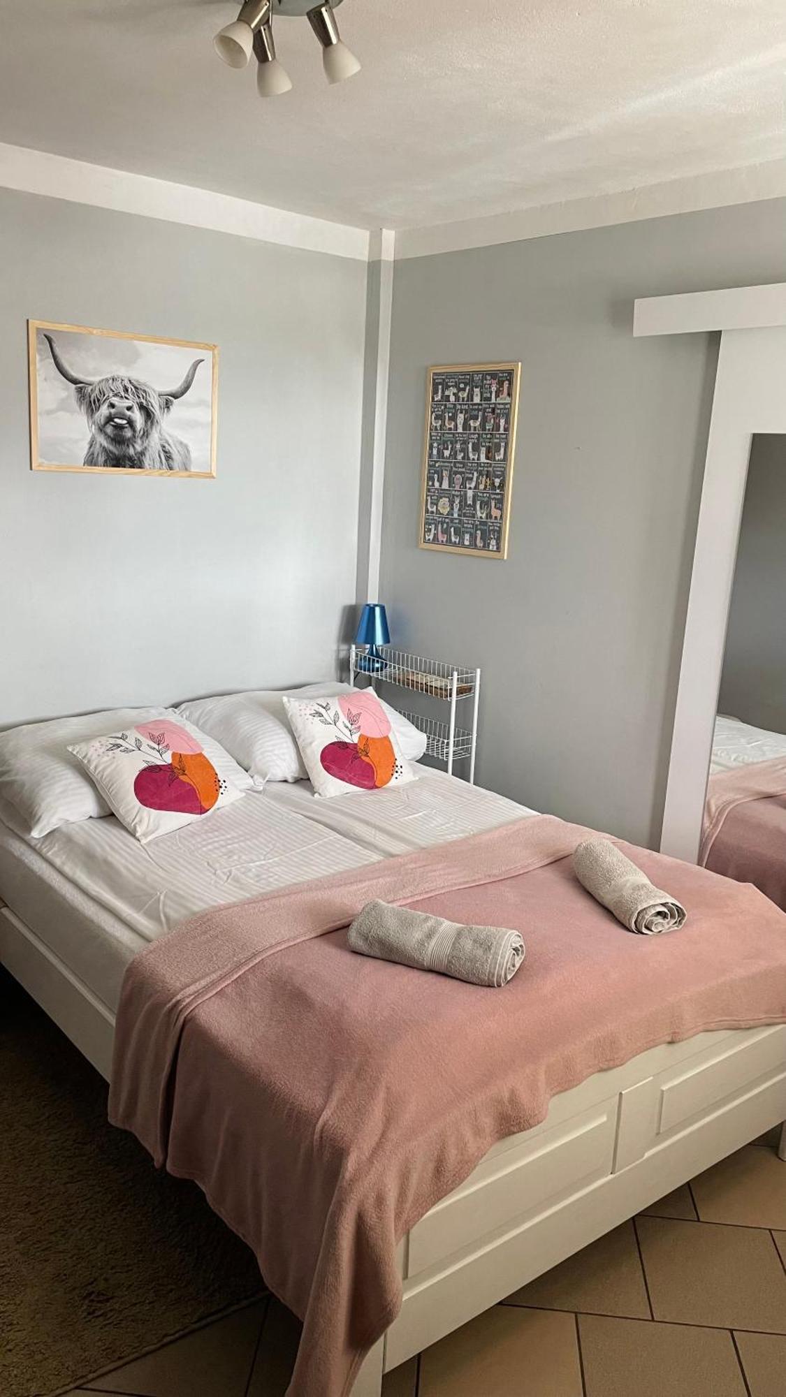Kaszuby, Z Alpakami- Z Lazienka Farm stay *